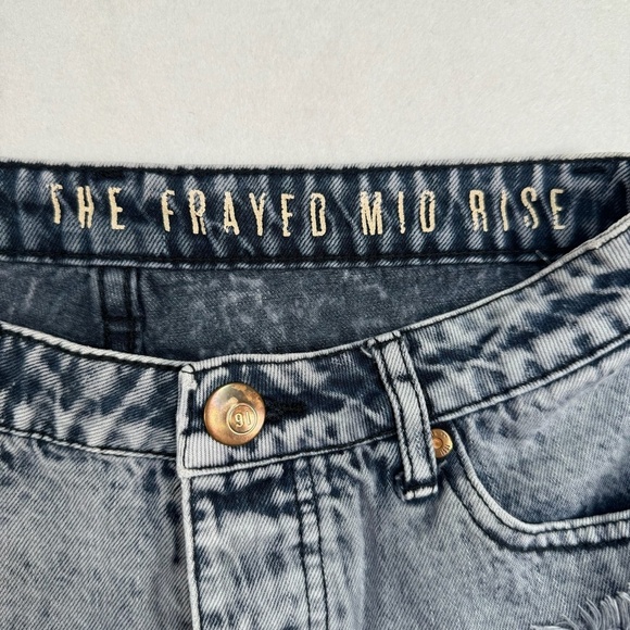 The Frayed Mid Rise Button Fly Jean Shorts Women SZ 4 Distressed Gray Wash Denim - Picture 3 of 11